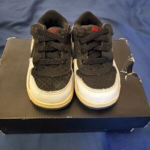 Nike Dunks Black/White Kids Sneakers w/Strap Size 5C